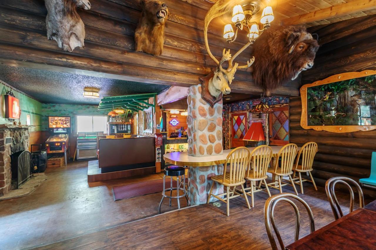 Hicksville Pines Chalets & Motel آيديلوايل المظهر الخارجي الصورة