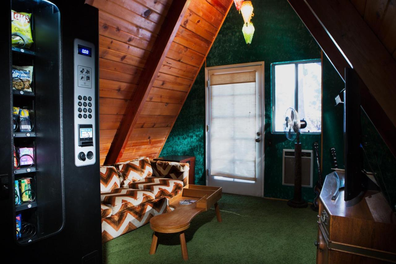 Hicksville Pines Chalets & Motel آيديلوايل المظهر الخارجي الصورة