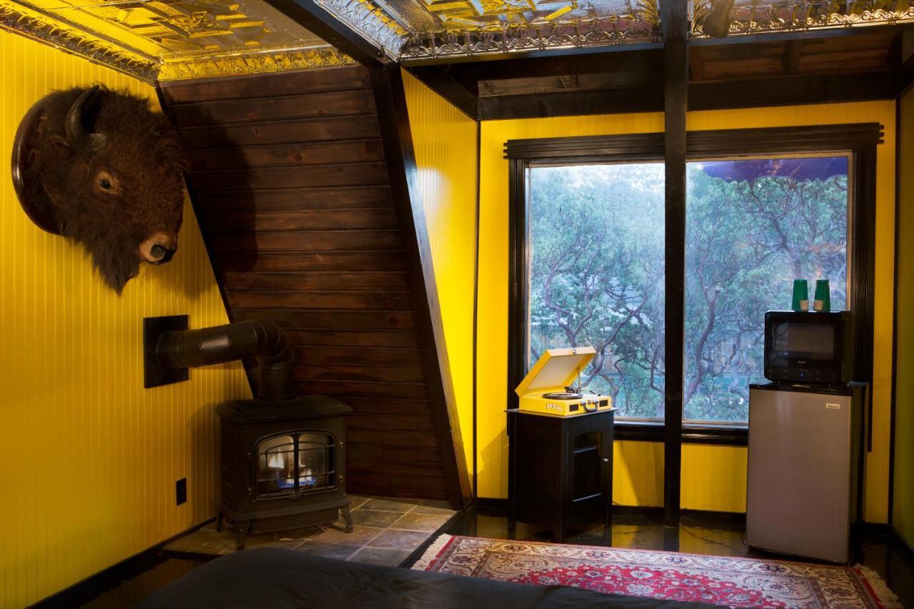 Hicksville Pines Chalets & Motel آيديلوايل المظهر الخارجي الصورة